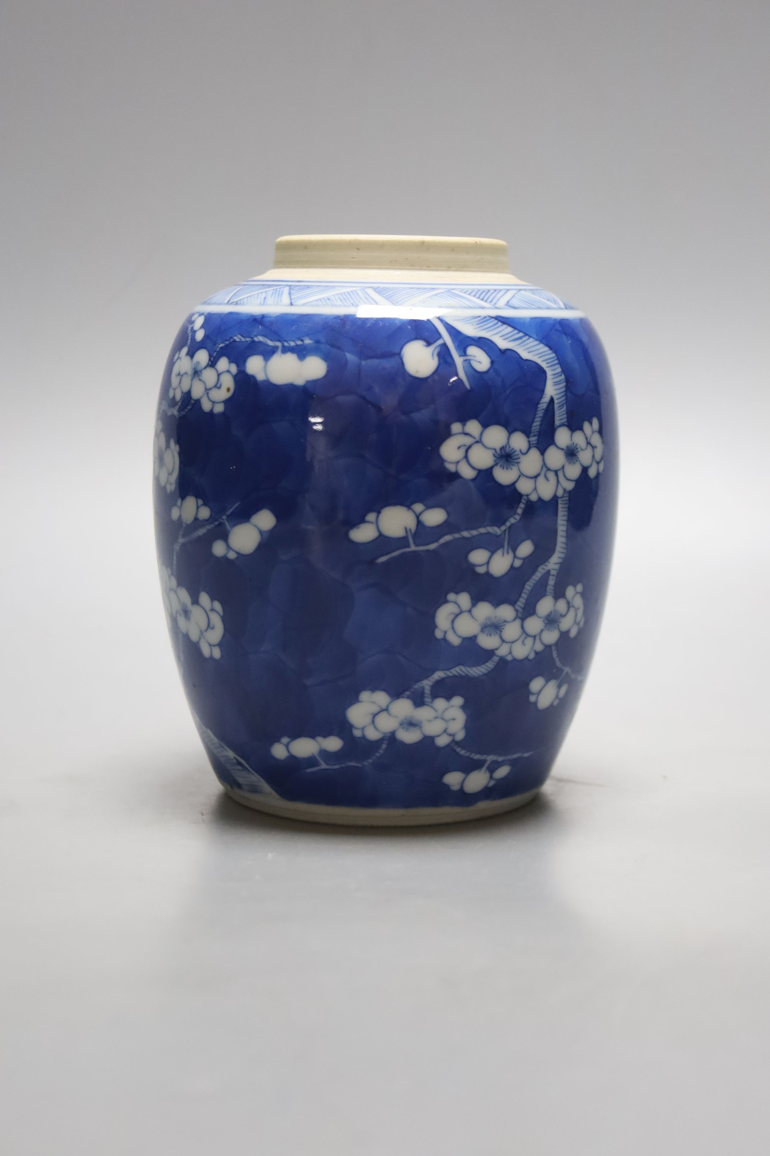 A 19th century Chinese blue and white prunus jar 13.5cm